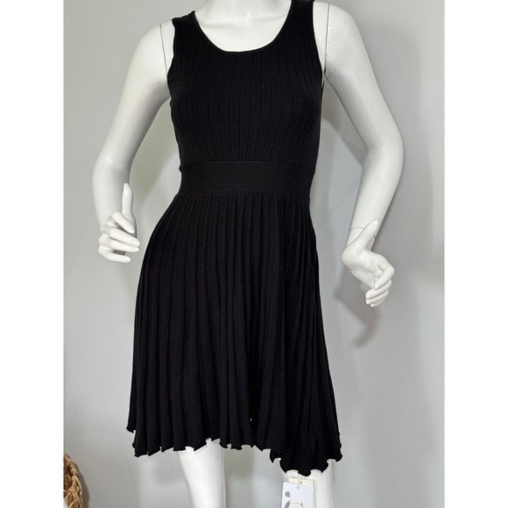 Commense Elegant Black Ribbed Knit Dress with Pleated Skirt Size Small